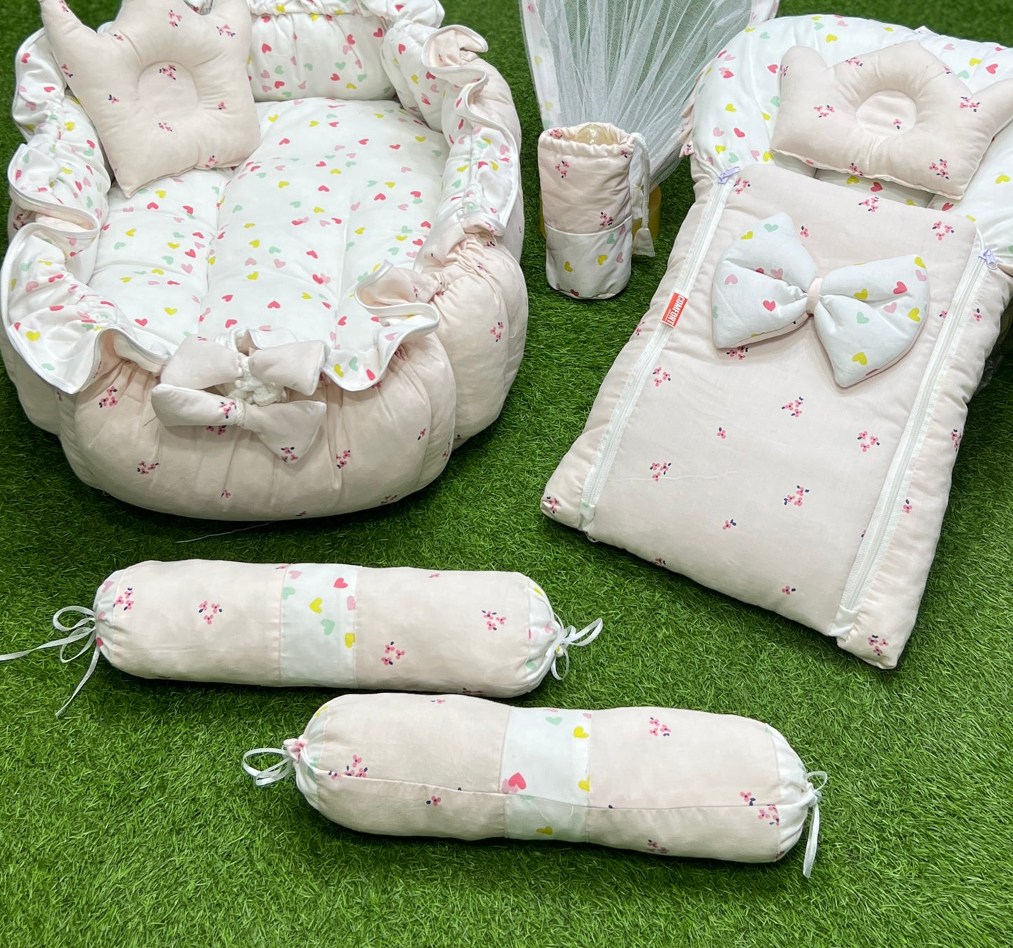 8pcs Royal Snuggle Bed Set. Comforts Oval Masterpiece - Pink hearts