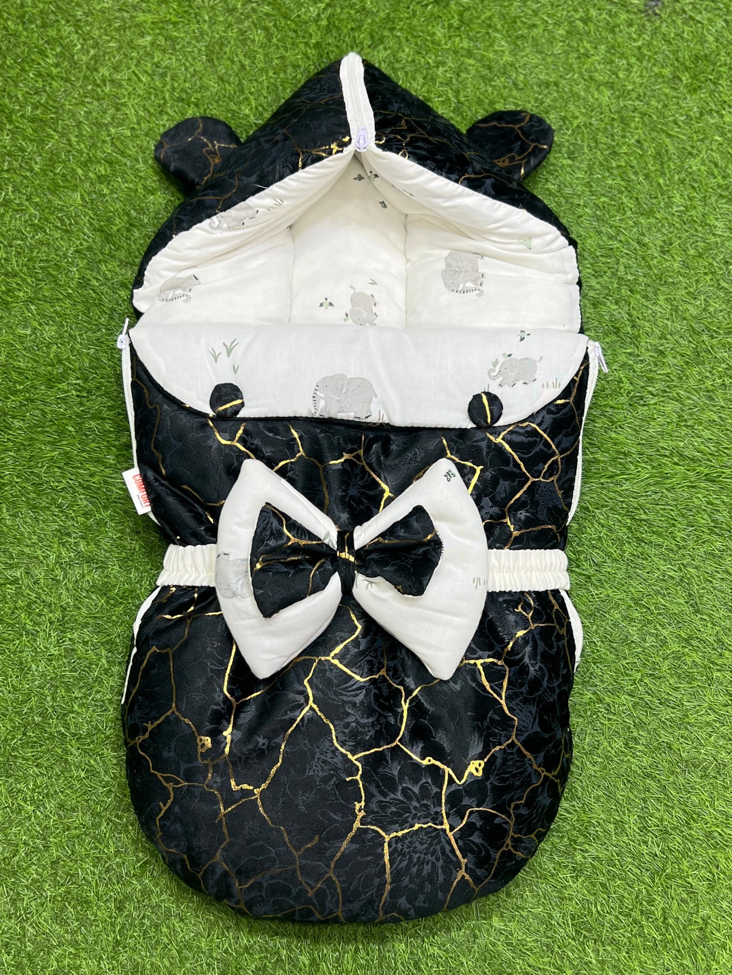 Luxury Bear Style Premium Velvet Hooded Carry Nest