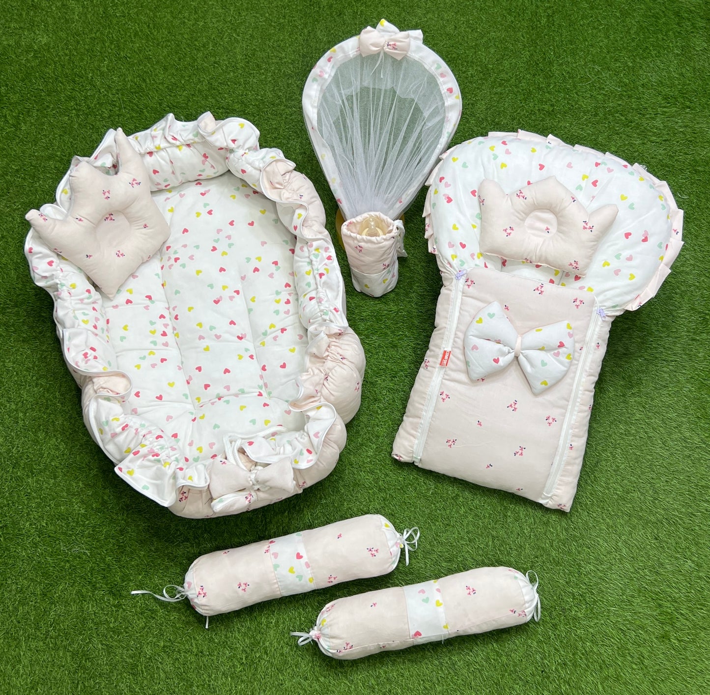 8pcs Royal Snuggle Bed Set. Comforts Oval Masterpiece - Pink hearts