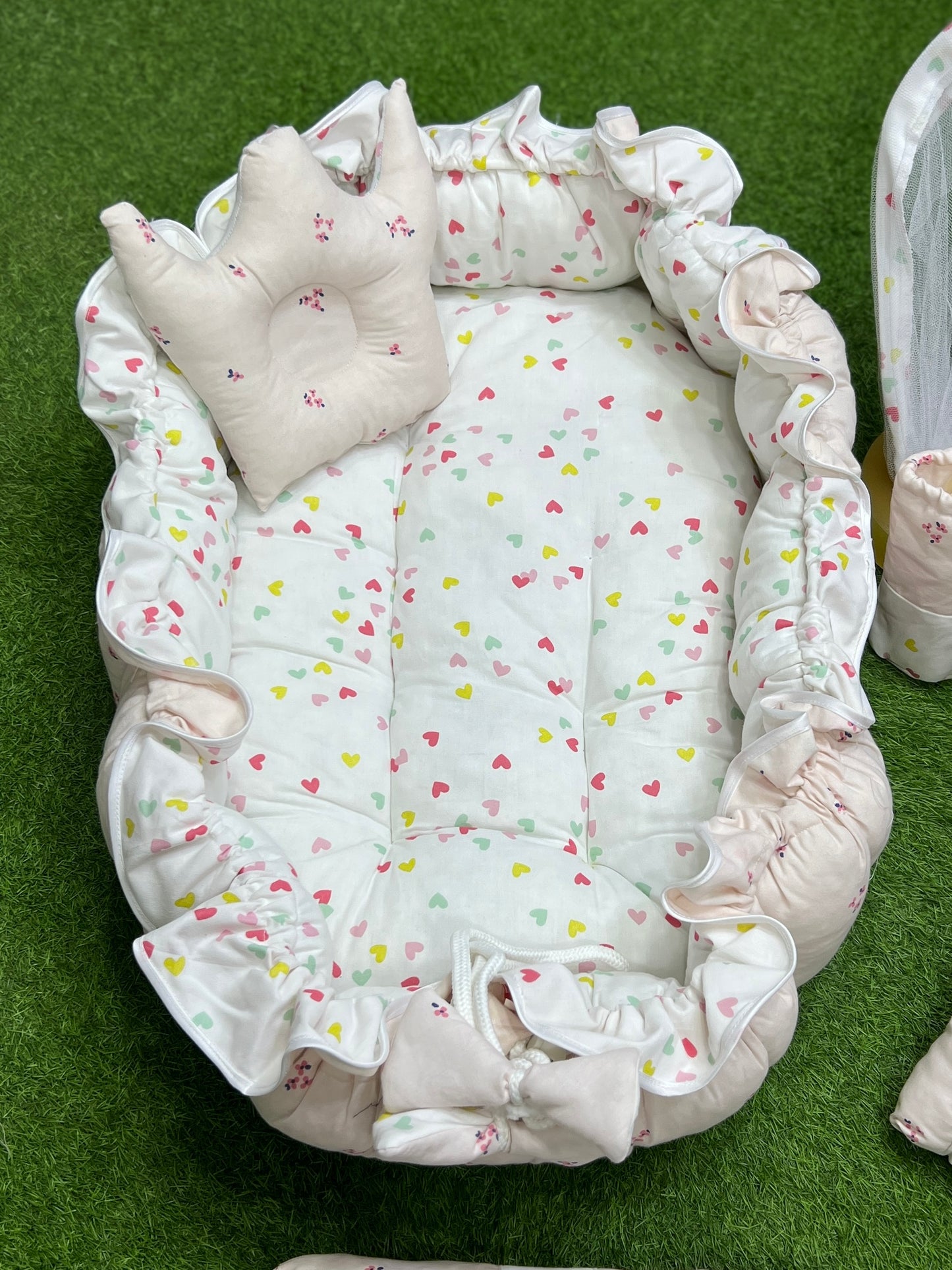 8pcs Royal Snuggle Bed Set. Comforts Oval Masterpiece - Pink hearts