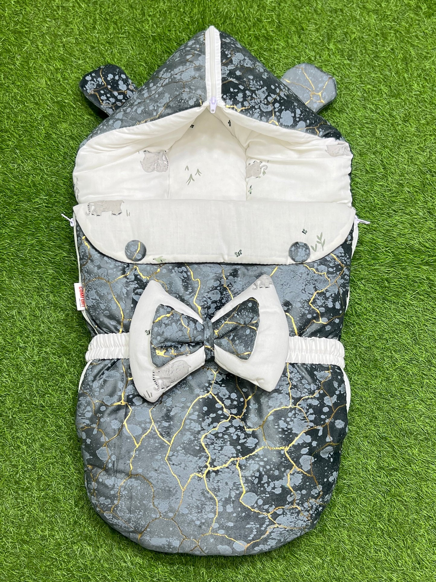 Luxury Bear Style Premium Velvet Hooded Carry Nest