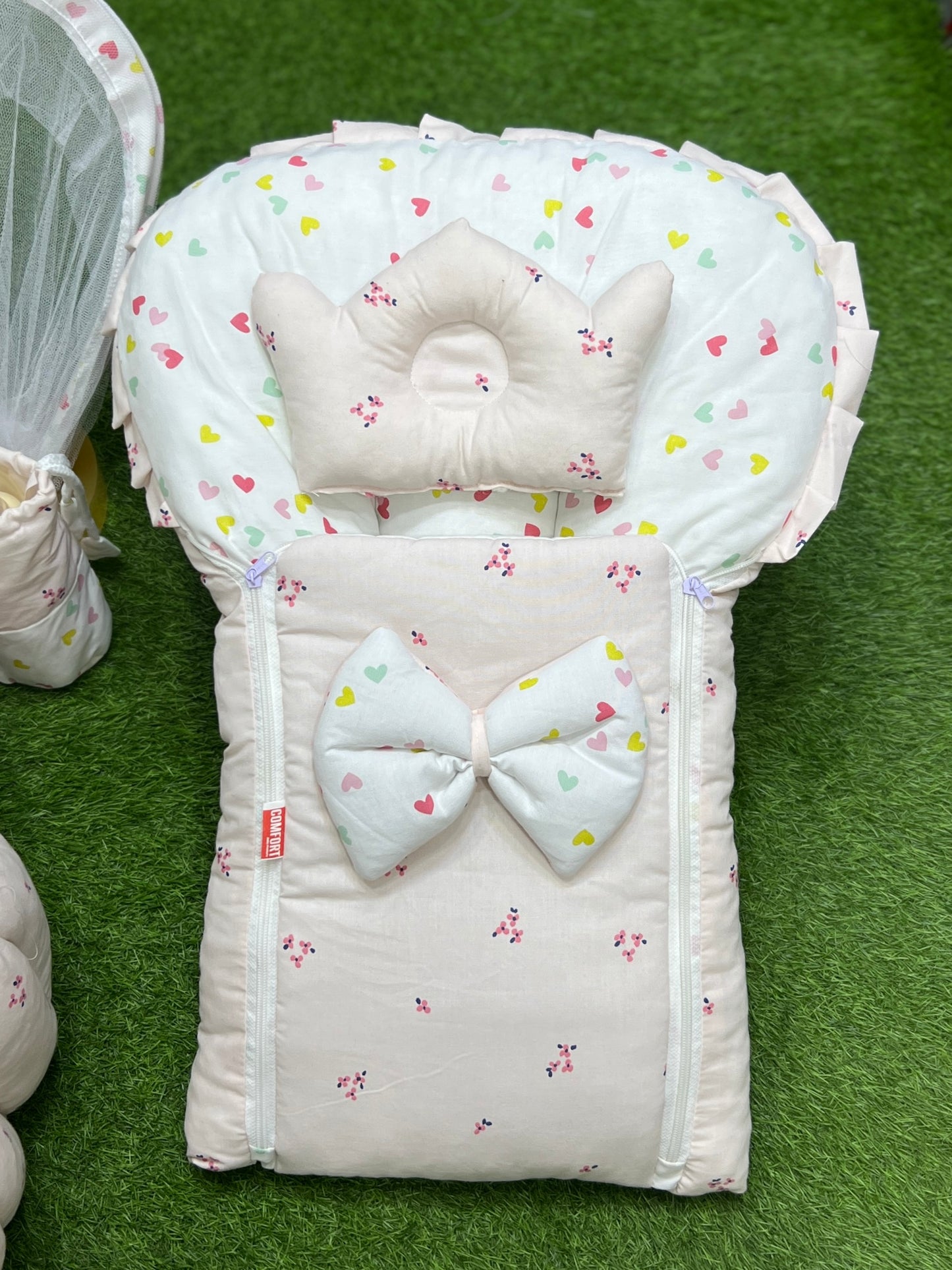 8pcs Royal Snuggle Bed Set. Comforts Oval Masterpiece - Pink hearts