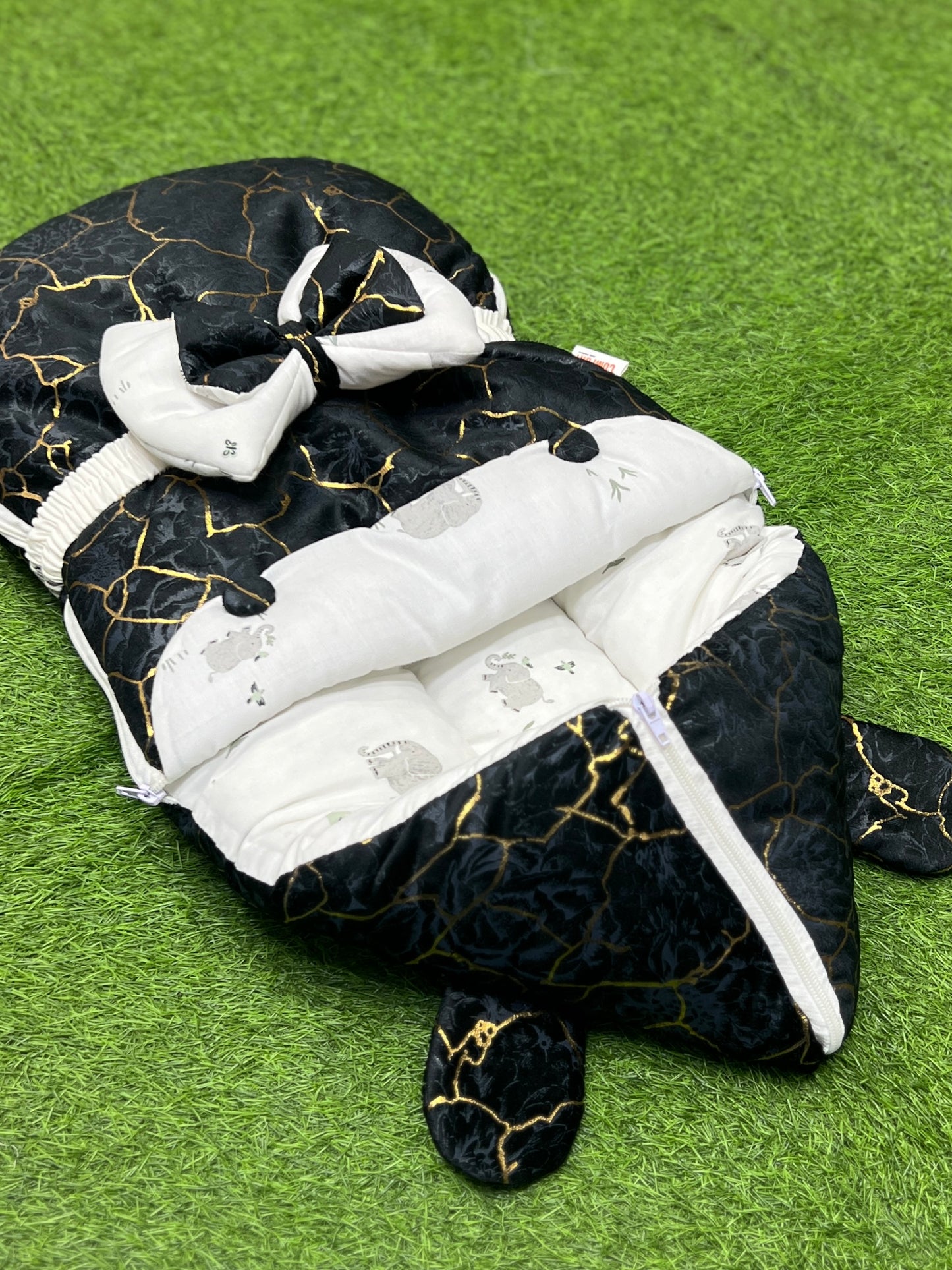 Luxury Bear Style Premium Velvet Hooded Carry Nest
