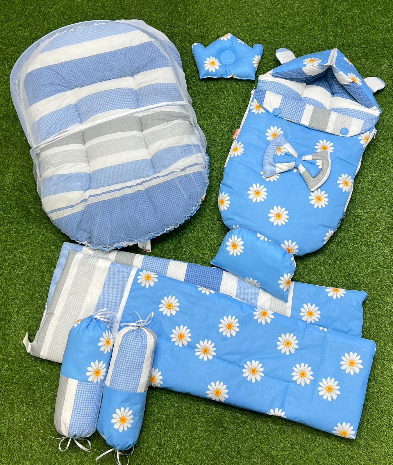 7pcs Fancy & Stylish Baby Bedding Set -- Blue Flower