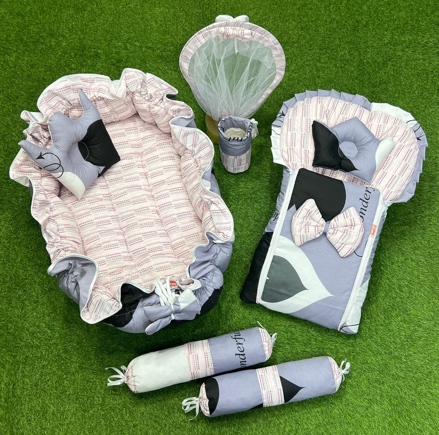 8pcs Royal Snuggle Bed Set. Comforts Oval Masterpiece - Grey Hearts