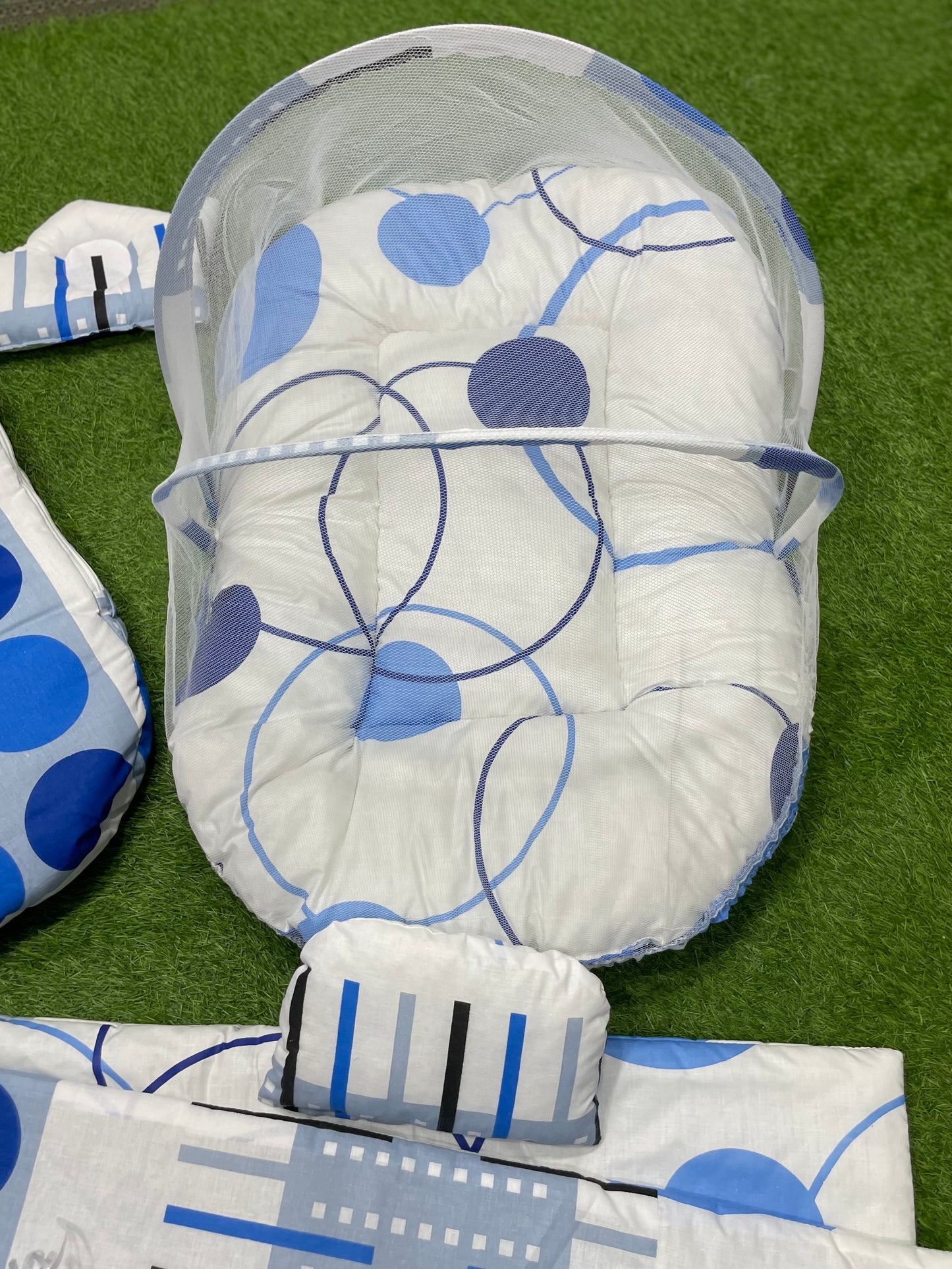 7pcs Fancy & Stylish Baby Bedding Set -- Blue Dots