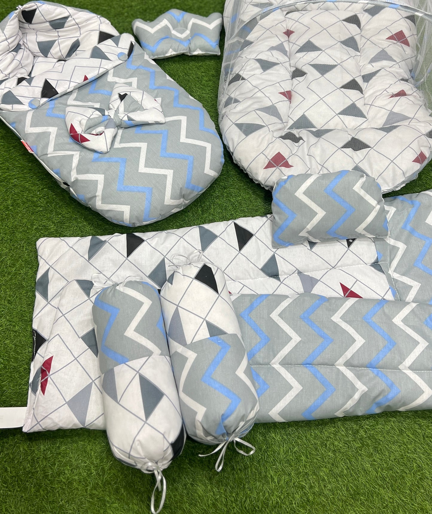 7pcs Fancy & Stylish Baby Bedding Set - - lining Grey