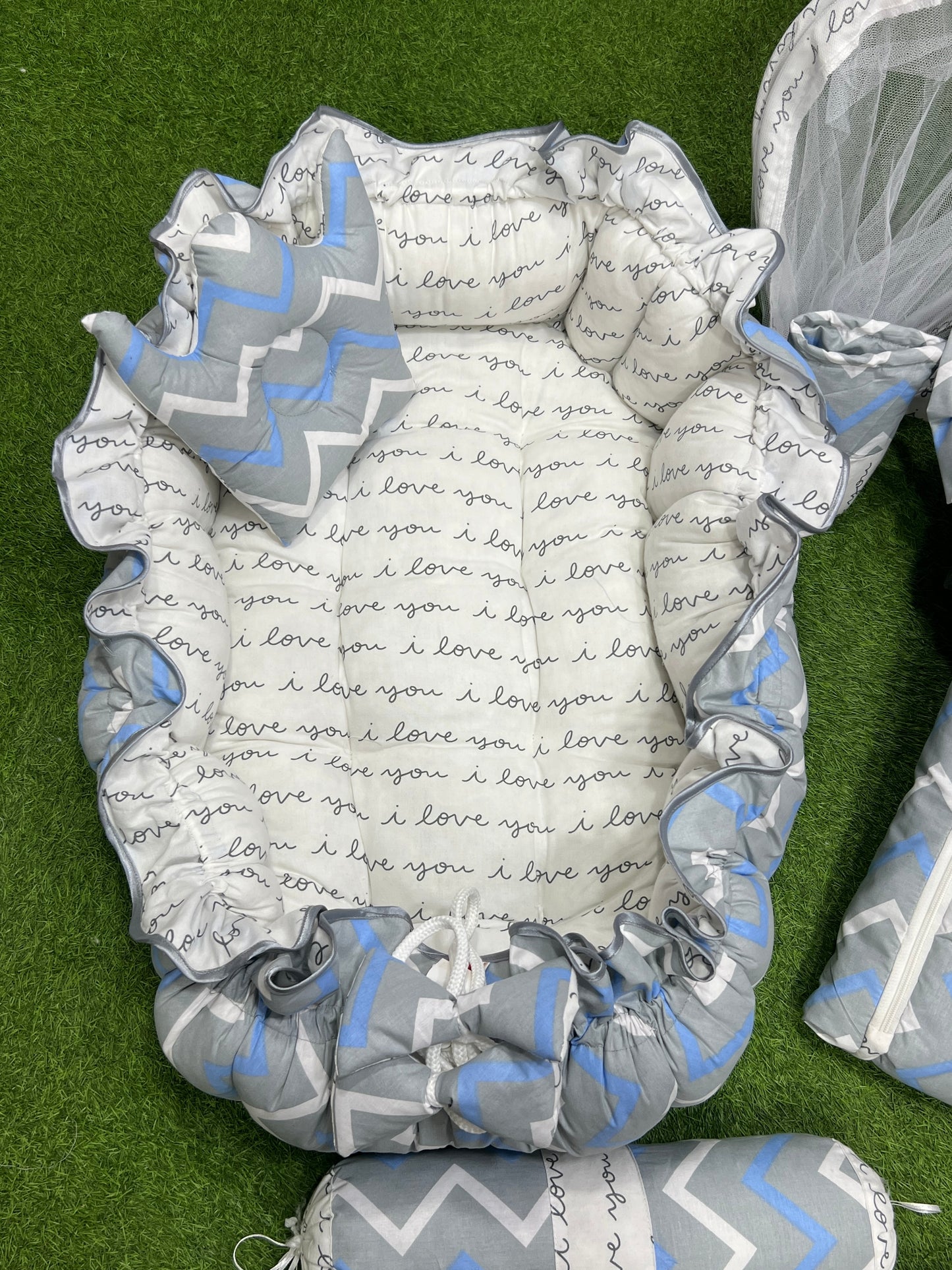 8pcs Royal Snuggle Bed Set. Comforts Oval Masterpiece - Lining Grey