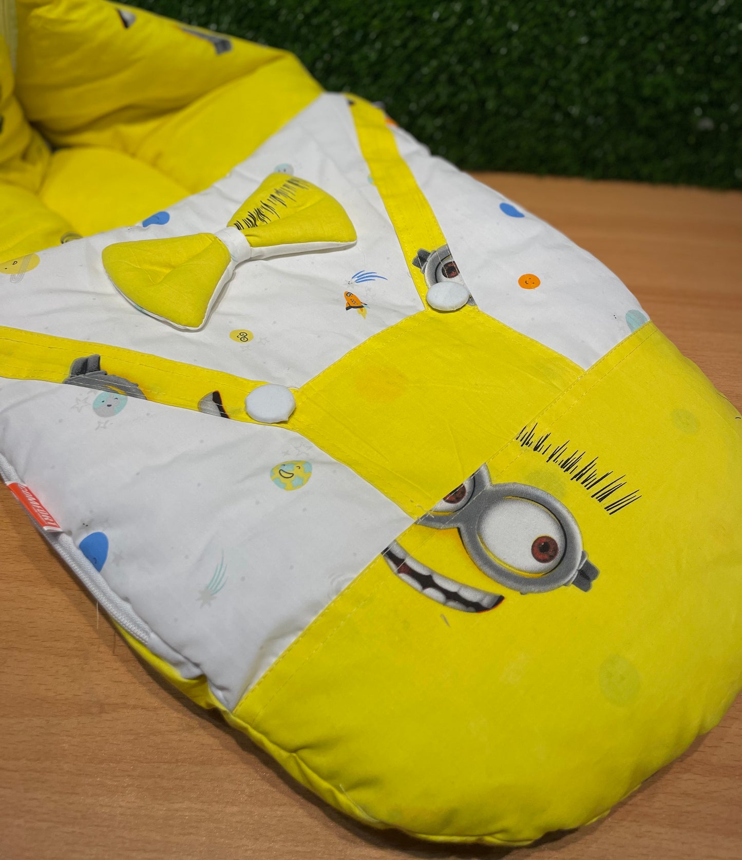 {Limited Edition} Minion Style Carry Nest (Minion Lemon)