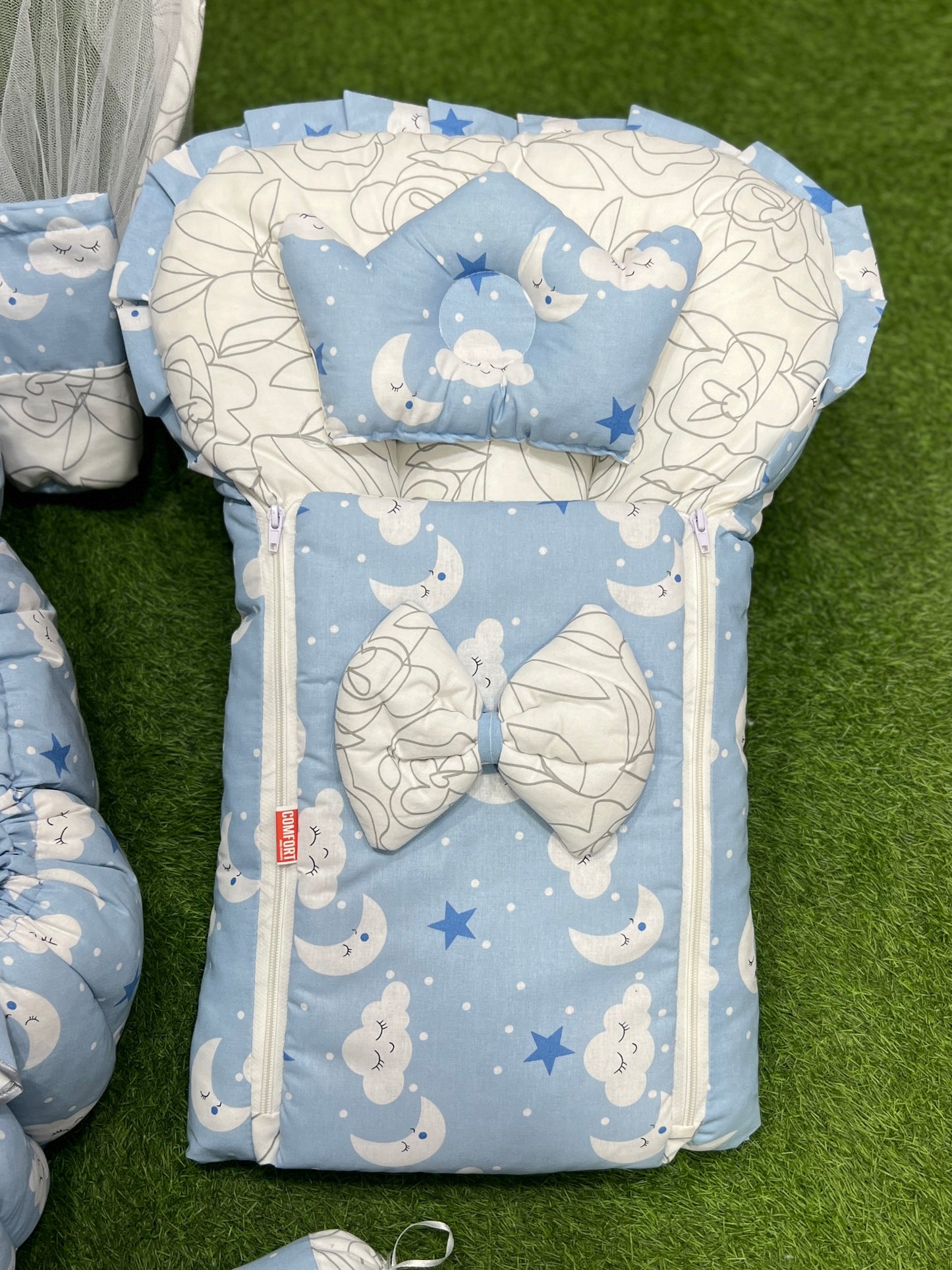 8pcs Royal Snuggle Bed Set. Comforts Oval Masterpiece - Sky Blue