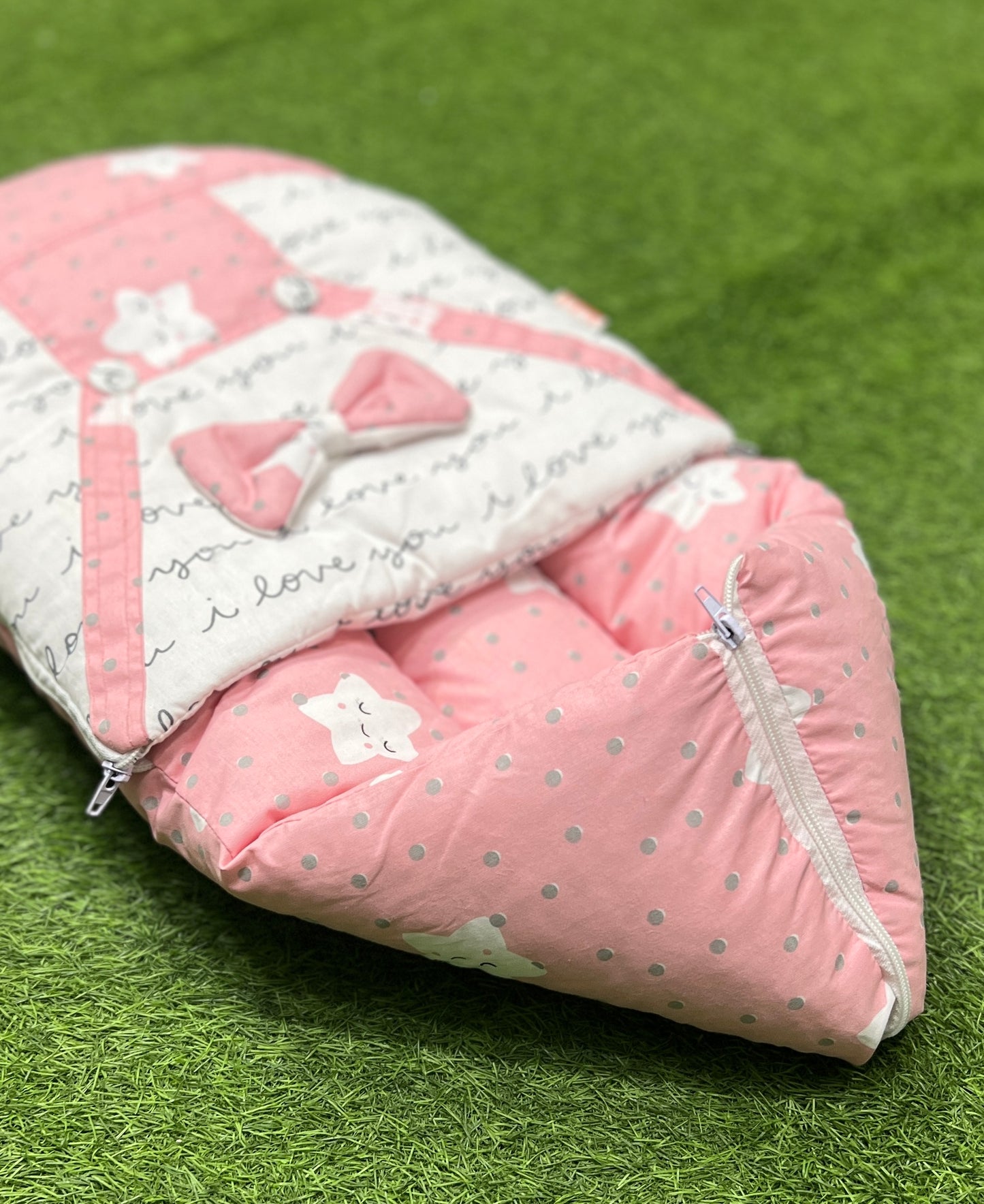 Minion Style Carry Nest (Pink Stars)