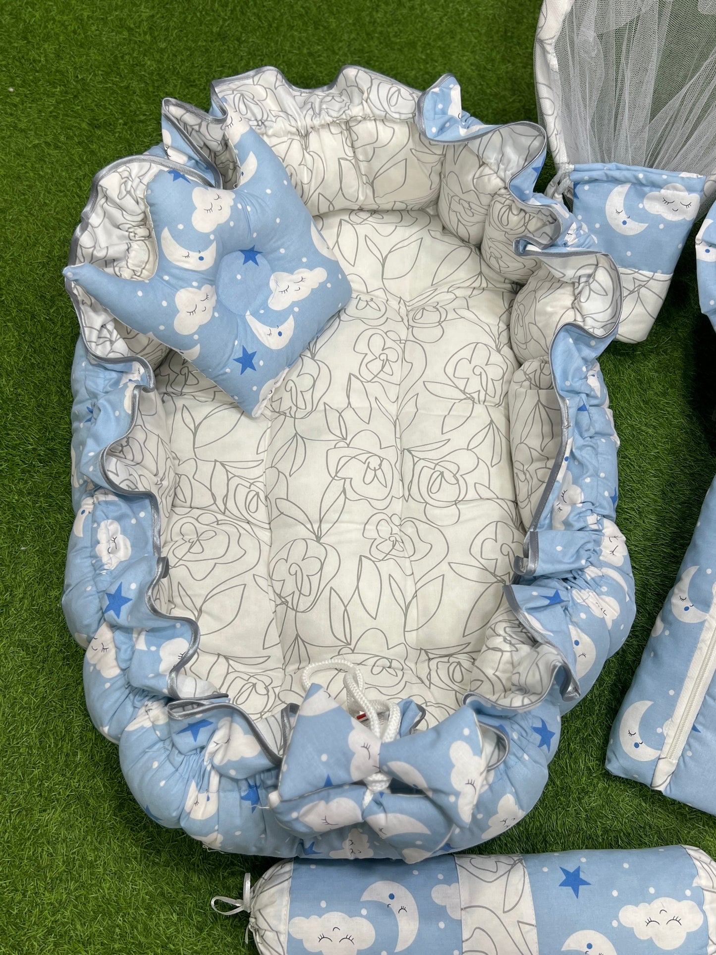 8pcs Royal Snuggle Bed Set. Comforts Oval Masterpiece - Sky Blue