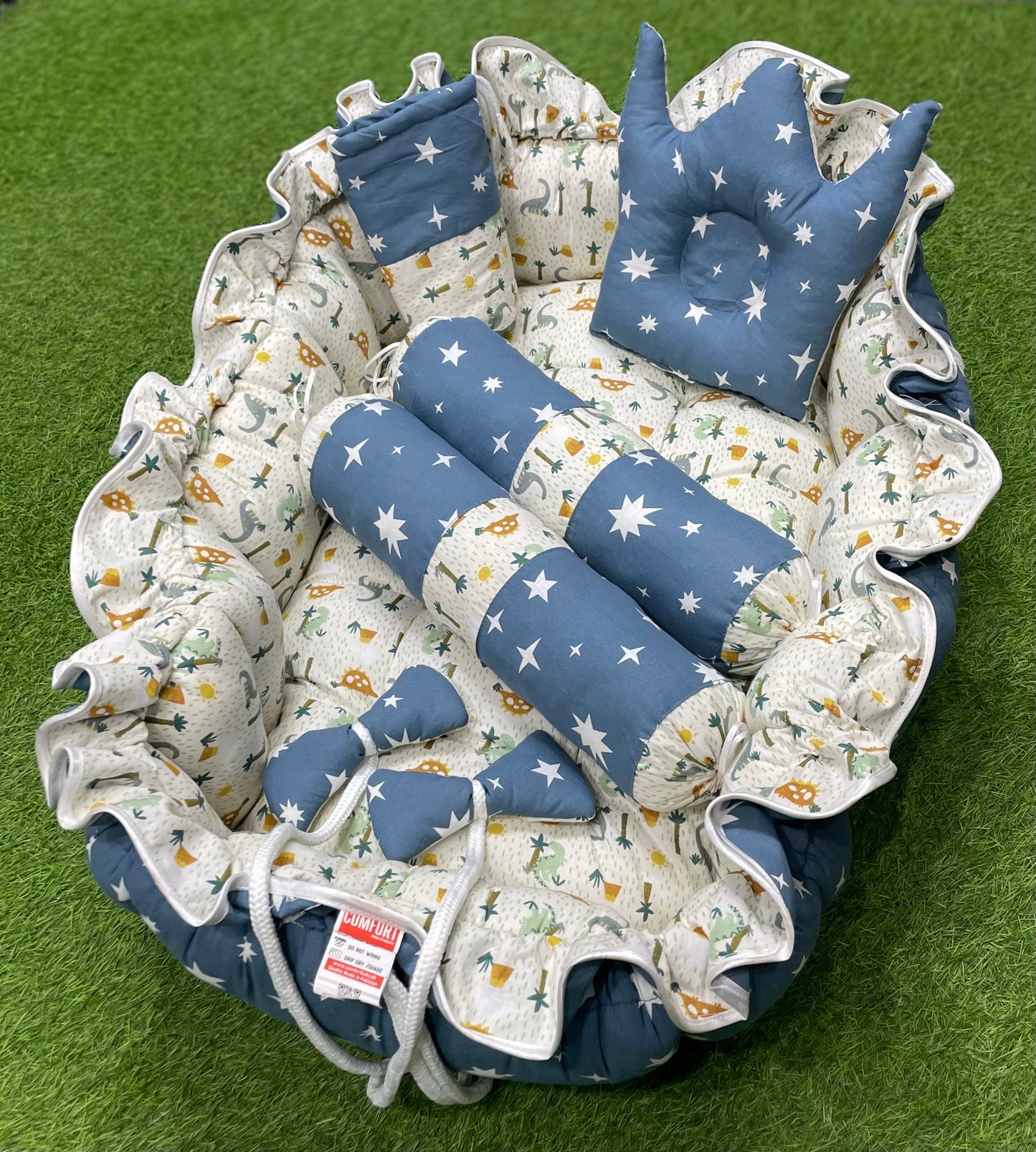 6pcs Royal Snuggle Bed Set. Comforts Oval Masterpiece - Green Stars