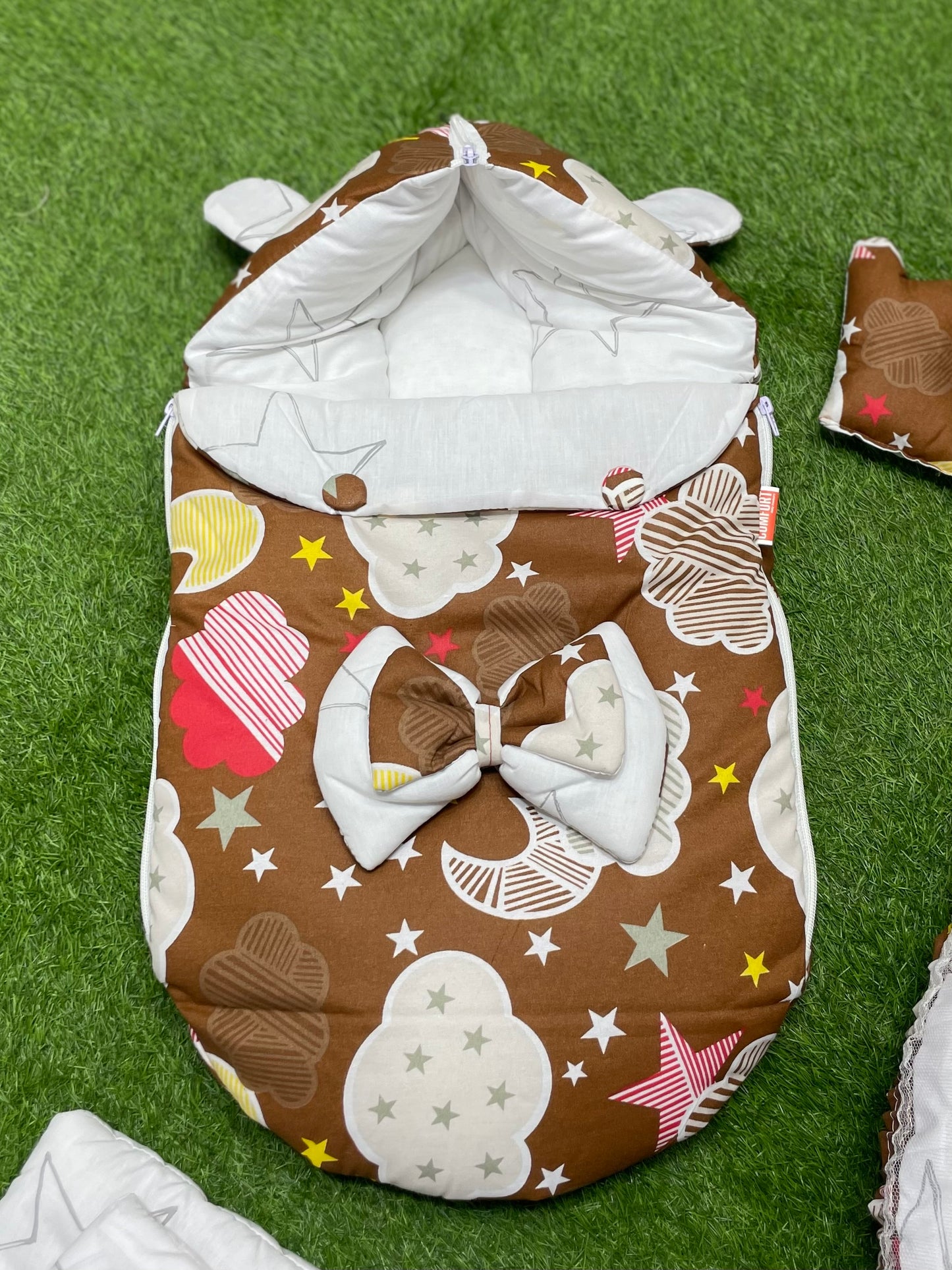 7pcs Fancy & Stylish Baby Bedding Set -- Brown Stars