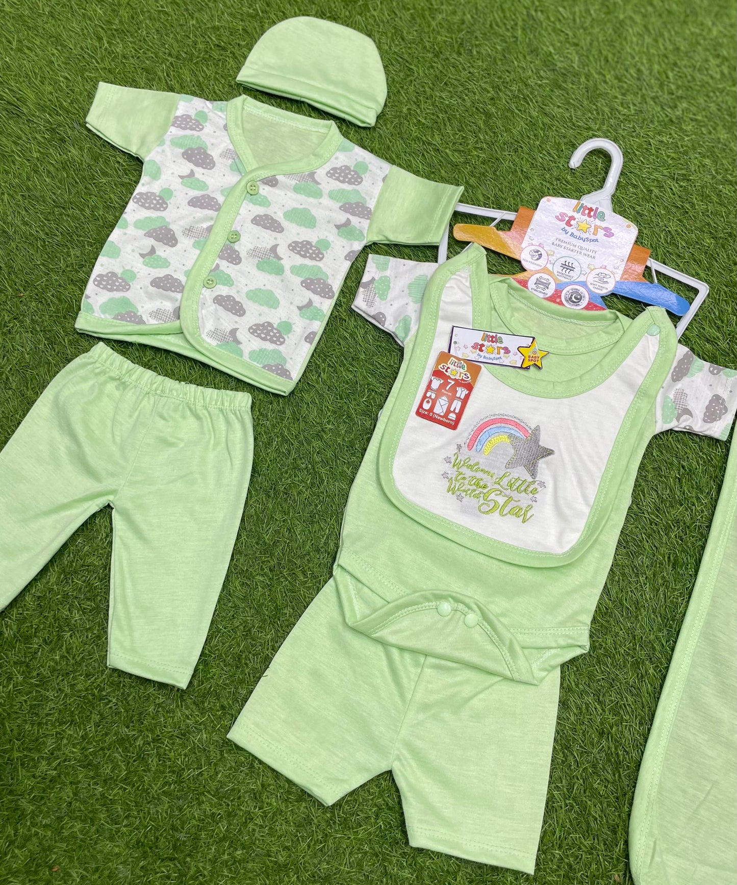 7pcs Little Stars newborn starter set - green