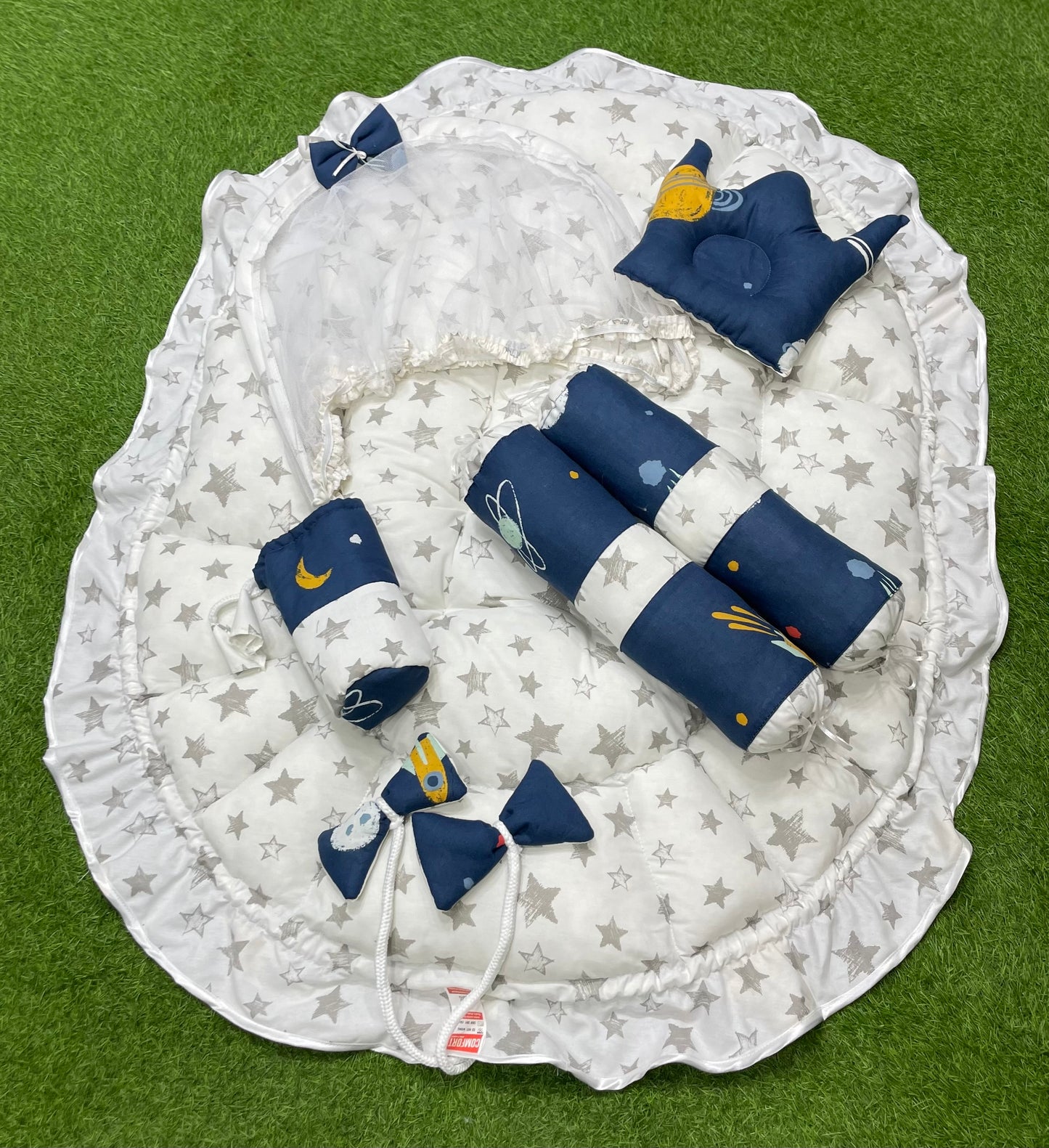 6pcs Royal Snuggle Bed Set. Comforts Oval Masterpiece - Blue Stars