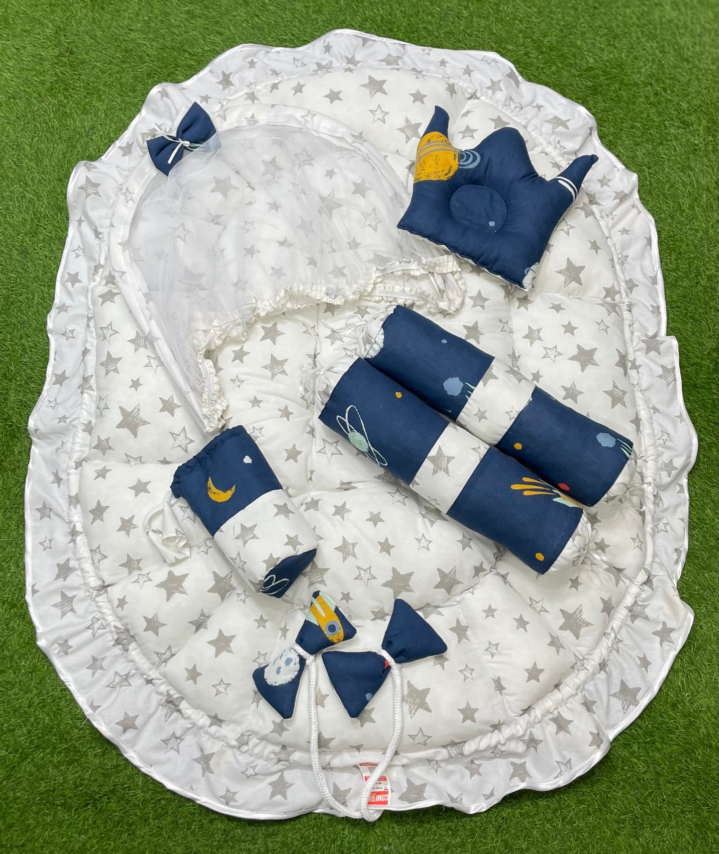 6pcs Royal Snuggle Bed Set. Comforts Oval Masterpiece - Blue Stars