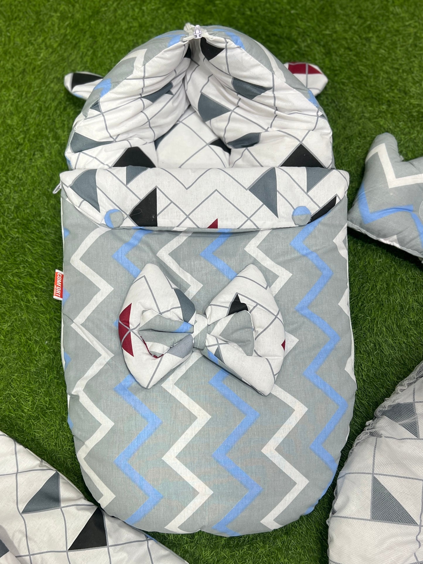 7pcs Fancy & Stylish Baby Bedding Set - - lining Grey