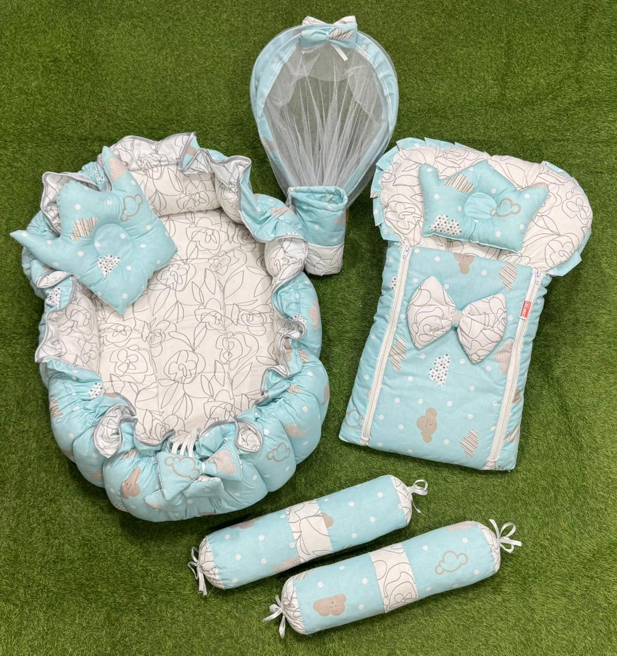 8pcs Royal Snuggle Bed Set. Comforts Oval Masterpiece - Green Clouds