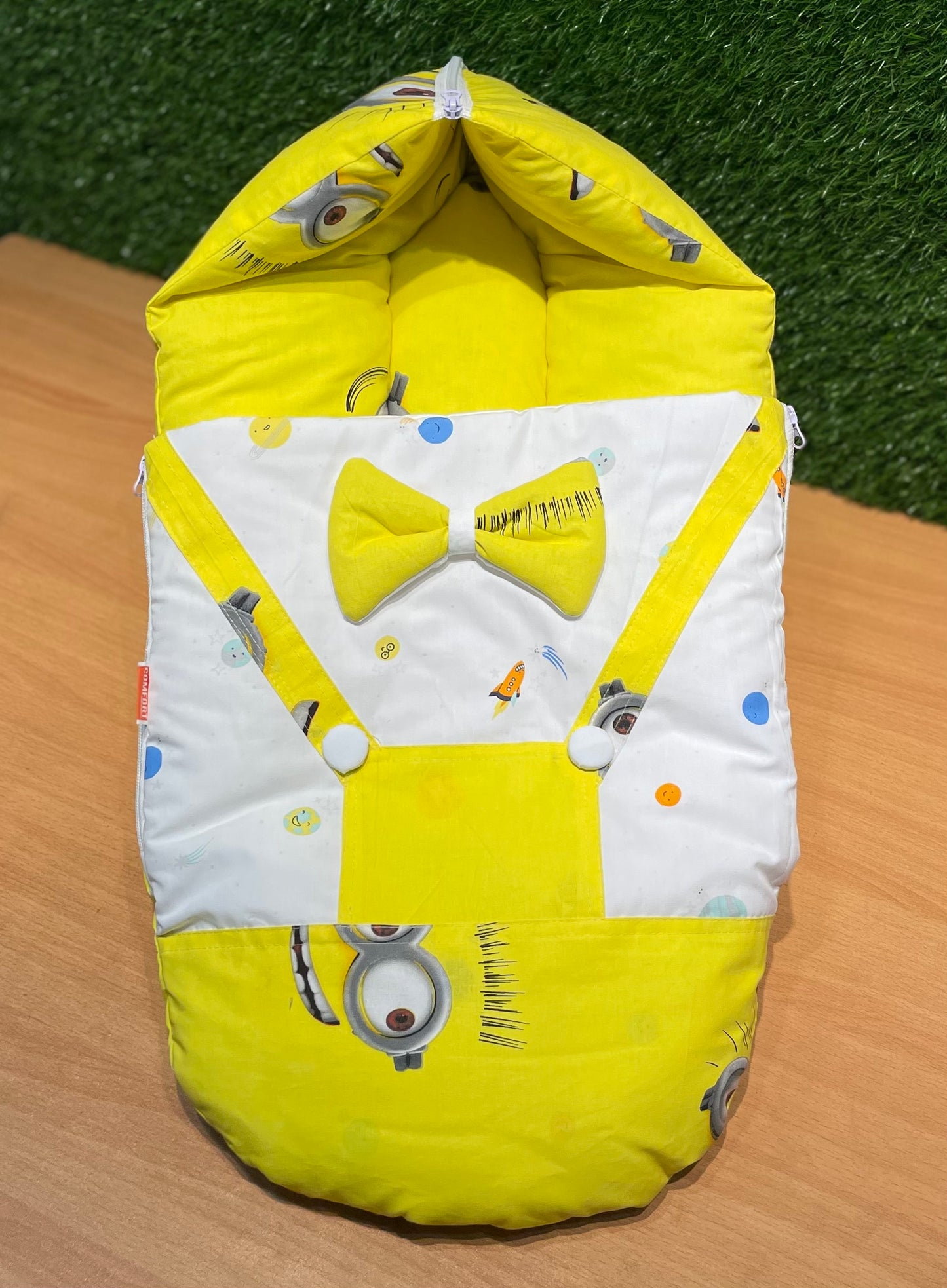 {Limited Edition} Minion Style Carry Nest (Minion Lemon)