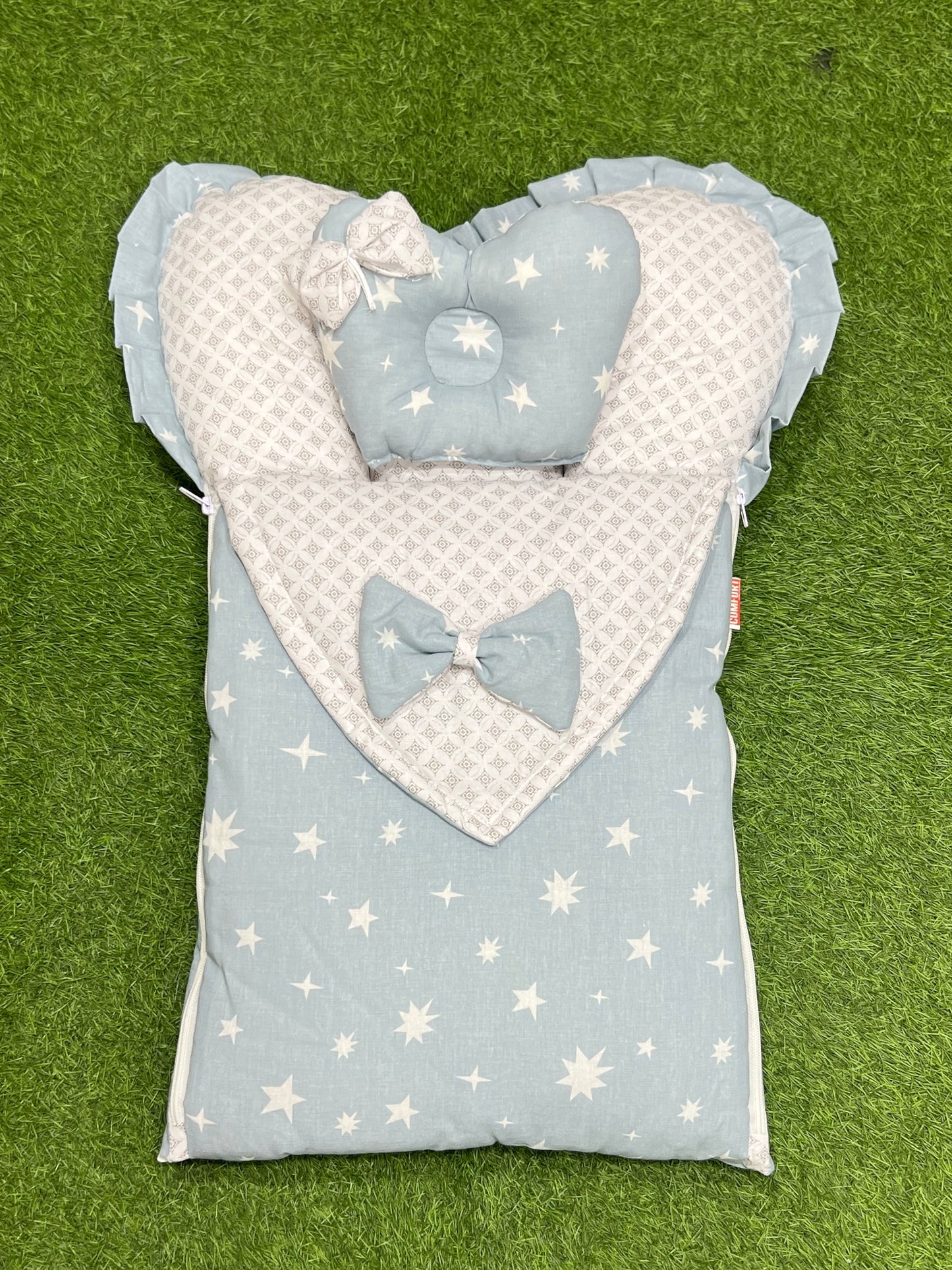 Heart Shaped Style Fancy Carry Nest - Green Stars