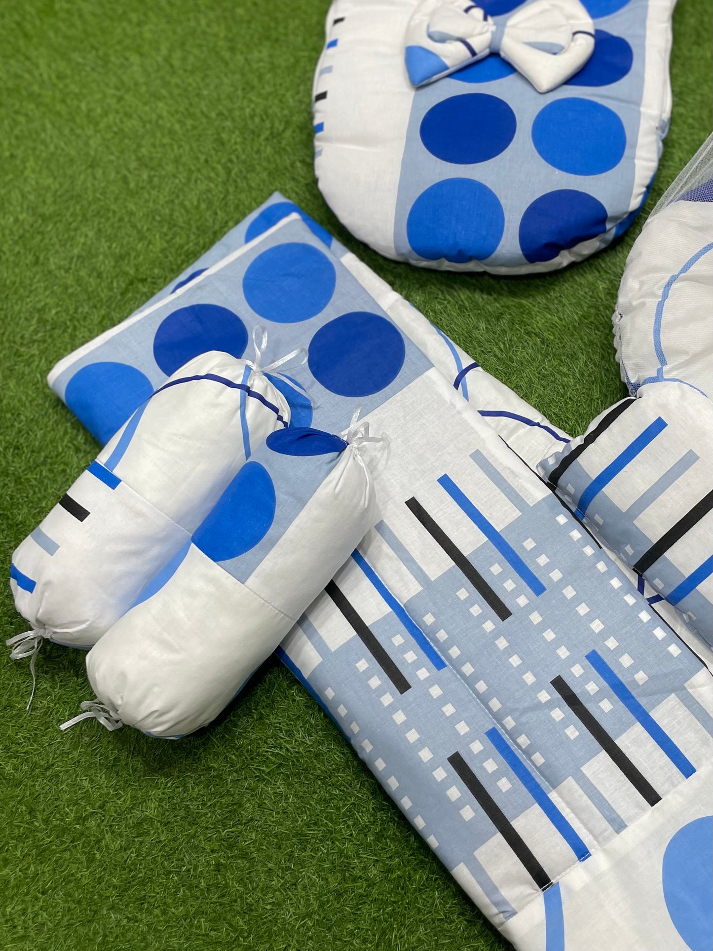 7pcs Fancy & Stylish Baby Bedding Set -- Blue Dots