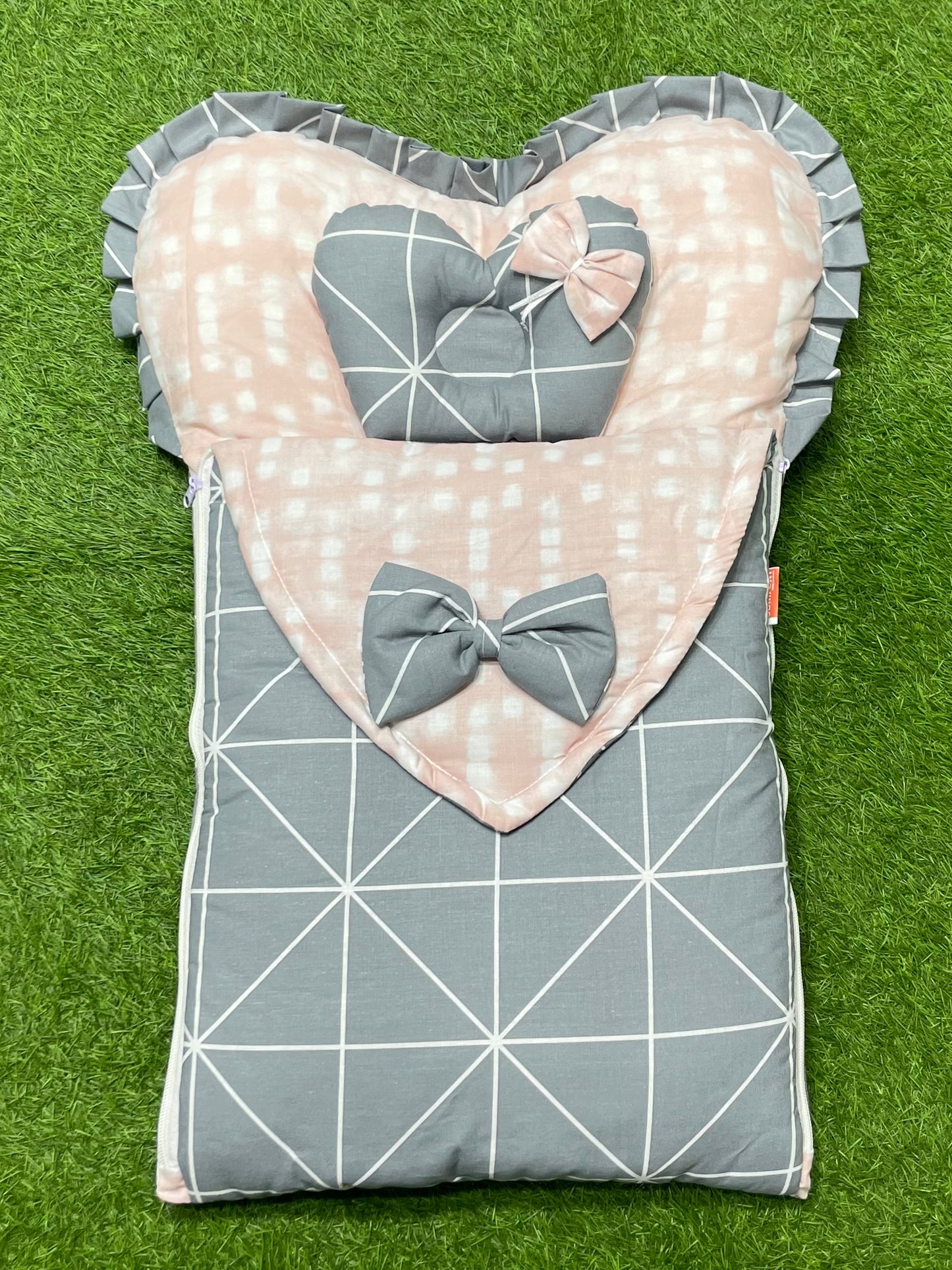 Heart Shaped Style Fancy Carry Nest - Grey Pink