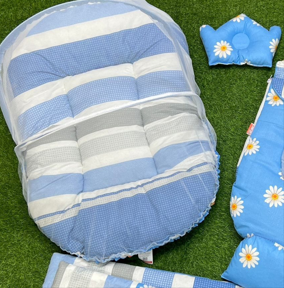 7pcs Fancy & Stylish Baby Bedding Set -- Blue Flower